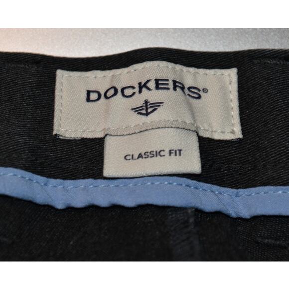 Dockers Classic Fit Men's 38x32 Khaki Pants - Picture 5 of 8